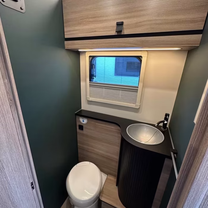 a32fe035-fee7-4002-b591-efe536f01238